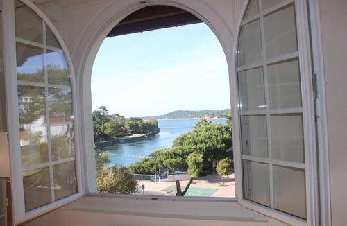 Soorts-Hossegor Apartment | Magnificent Lake View, Hossegor City Center, 10 min walk to the Ocean, Large Terrace