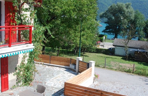 Chaparon House | Magnificent Savoyard house on the shore of Lake Annecy, 2 minutes from the beach