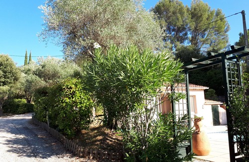 Le Beausset Villa | Magnificent villa in wooded site