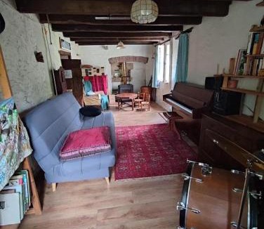 Doyet House | Magnifique Moulin au bord d'une riviere, calme absolu, piano