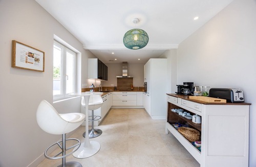 Saint-Sulpice-de-Faleyrens House | Maison du Grand Chêne: Holiday Home with Wi-Fi in the Heart of the Vineyards