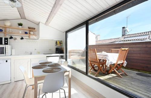 Les Portes-en-Re House | Maison ancienne au cœur du village des Portes-en-Ré avec terrasse et 2 chambres - FR-1-434-94