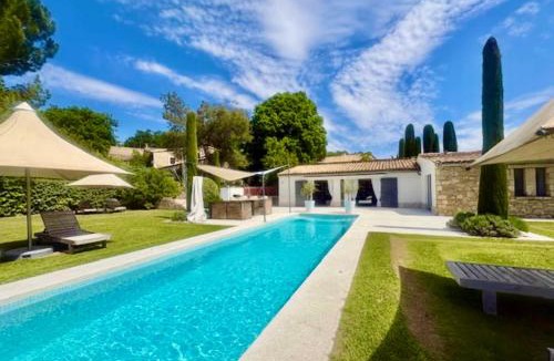 Oppede Villa | maison bertuli Oliviers Aircon, heated saltwater Pool, 2 Bedrooms