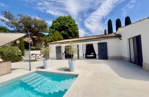 Oppede Villa | maison bertuli Oliviers Aircon, heated saltwater Pool, 2 Bedrooms