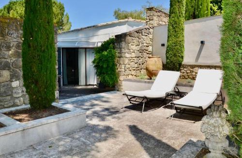 Oppede Villa | maison bertuli Oliviers Aircon, heated saltwater Pool, 2 Bedrooms