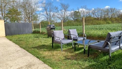 Saint-Seurin-sur-l'Isle House | Maison climatisée " Pac-Man" entre collègues, amis, famille - barbecue - Netflix - Prime - Baby foot 50cts - jusqu'à 9 personnes -