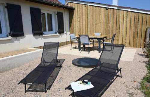 Villeneuve-sur-Allier House | Maison de charme à Villeneuve sur Allier, jardin paisible, idéal pour 4 pers., linge fourni - FR-1-489-372