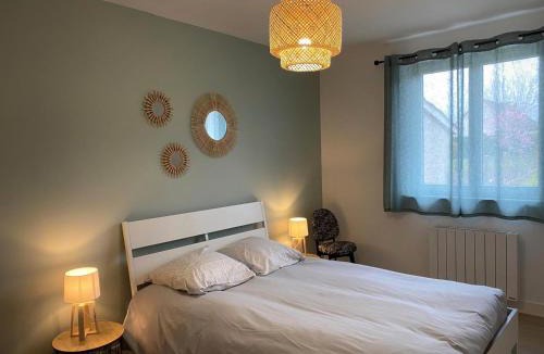 Villeneuve-sur-Allier House | Maison de charme à Villeneuve sur Allier, jardin paisible, idéal pour 4 pers., linge fourni - FR-1-489-372