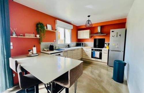 Couchey House | Maison familiale piscine les petits loups