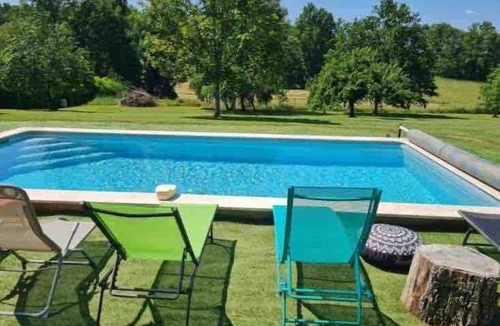 Saint-Martial-de-Nabirat House | Maison Piscine Chauffée et Spa Saint-martial-de-nabirat