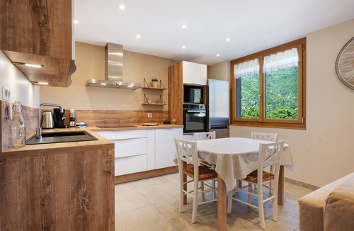 Saint-Martin-de-la-Porte Apartment | Maison Casabert Savoie: Modern Comfort in a Charming Mountain Village