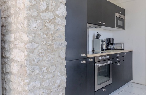 Mortiers House | Maison 'Les Roses De Jonzac' with Private Pool, Private Terrace, and Wi-Fi