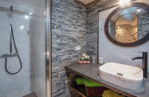 Les Grands Carmes Apartment | Marseille getaway near Panier & Vieux-Port