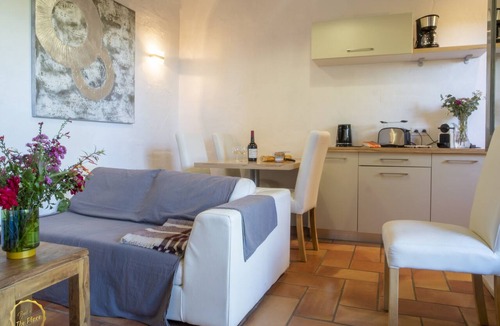 Paradou House | Mazet for 4 people. Les Garrigues Apt building of the valley of Baux Paradou