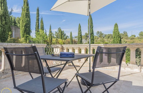 Paradou House | Mazet for 4 people. Les Garrigues Apt building of the valley of Baux Paradou