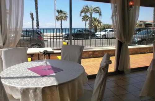 Six-Fours-les-Plages Hotel | Mediterranean Retreat with Views of Six-Fours Bay