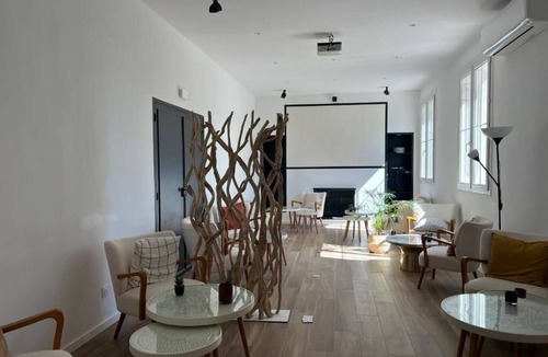 Sanary-sur-Mer Hotel | Mediterranean Terrace Stay Close to Boat Tours, Marina & Coastal Walks
