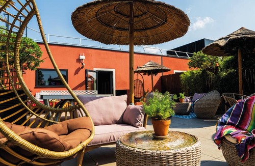 Les Puces de Saint-Ouen Hotel | MOB HOTEL Paris Les Puces