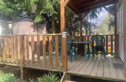 Besse-en-Chandesse House | Mobile Home in Auvergne