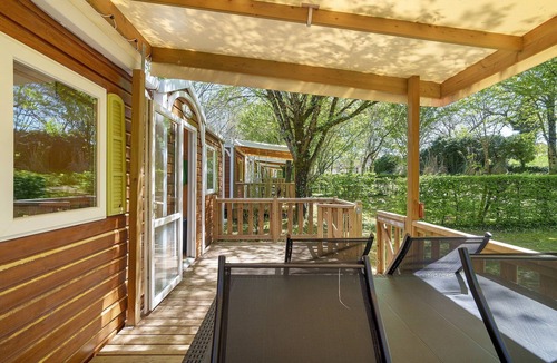 Saint-Martial-de-Nabirat House | Mobile Home for 4 with Shared Pool, Wi-Fi, Air Conditioning – Périgord Noir