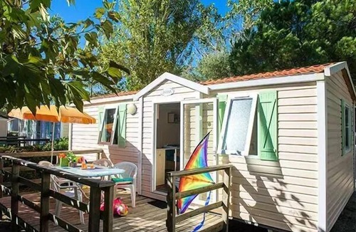 Pommeuse House | Mobile Home | Comfort | 2 Bedrooms | 4 Guests | Raised, Uncovered Deck | A/C