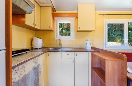 Eyragues House | Mobile Home "In Provence" with Private Terrace, Wi-Fi, and Air Conditioning