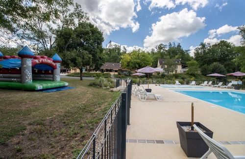 Saint-Pompont House | Mobile Home 'Le Chene' with Shared Pool, Private Terrace and Private Garden