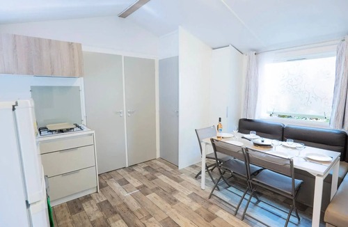 Saint-Paul-en-Foret House | Mobilhome CALYPSO 35m² 6 persons 6 persons