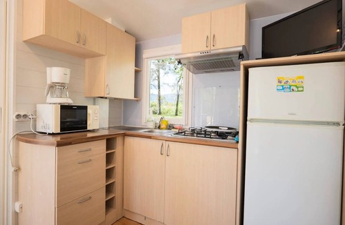 Saint-Paul-en-Foret House | Mobilhome Standard with TV and air-conditioning sleeps 4