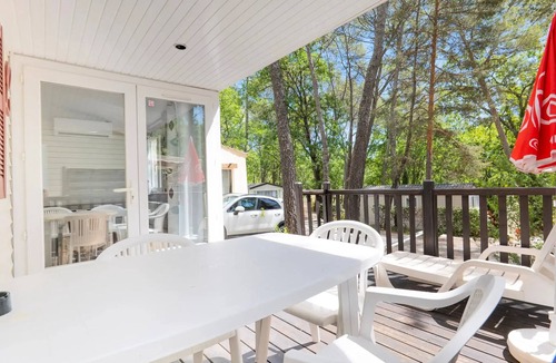 Saint-Paul-en-Foret House | Mobilhome Standard with TV and air-conditioning sleeps 4