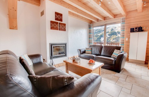 Morzine Ski Chalet | Modern 4 bed Chalet, Hot tub, Stunning views of Morzine, easy access to Avoriaz