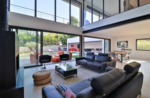 Cabries Villa | Modern 4-bedroom villa with private pool