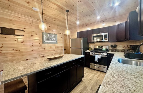 Town of Webb House | Modern ADK-style 3-bedroom house in Old Forge with AC, WiFi, Pool! Walk to town!