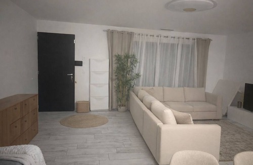 Vacqueyras House | Modern villa with a large private above-ground pool – 3 bedrooms