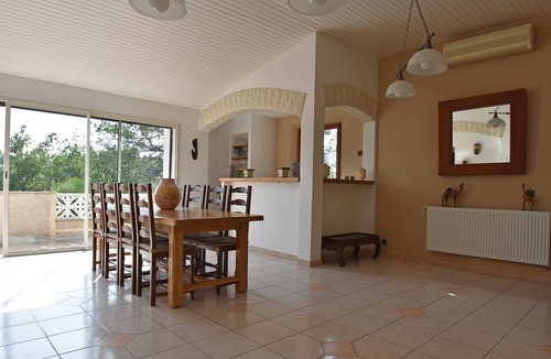 Saint-Paul-en-Foret Villa | Modernly decorated Provençal house