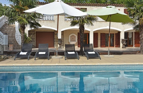 Saint-Paul-en-Foret Villa | Modernly decorated Provençal house