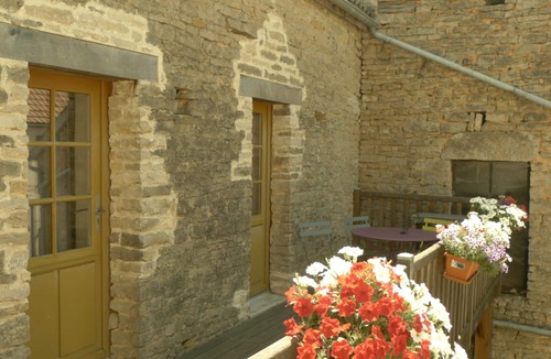 Bussy-le-Grand Apartment | Near the castle of the Count of Bussy Rabutin (historical monument) studio 4 p