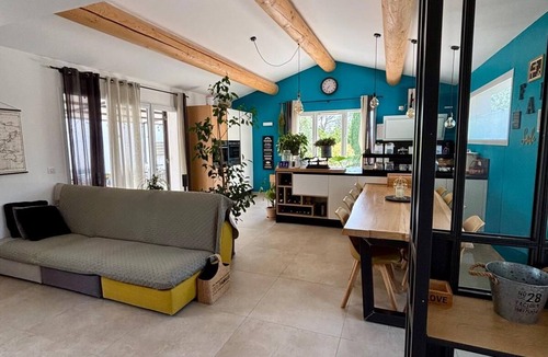 Ventabren House | New, air-conditioned villa for 8 people with all the comforts and a pool—Aix countryside