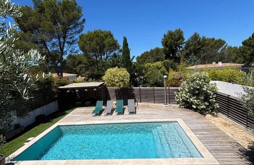 Ventabren House | New, air-conditioned villa for 8 people with all the comforts and a pool—Aix countryside