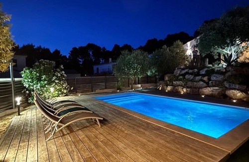 Ventabren House | New, air-conditioned villa for 8 people with all the comforts and a pool—Aix countryside
