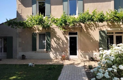 Eyragues House | NEW Provençal Mas with air-conditioned swimming pool, sleeps 8