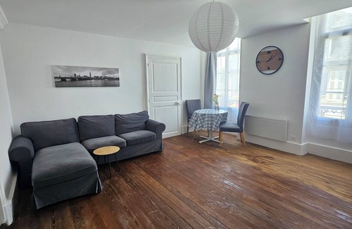 Chateauneuf-Val-de-Bargis Apartment | Newly renovated large FF apartment, village location, perfect base for tourism
