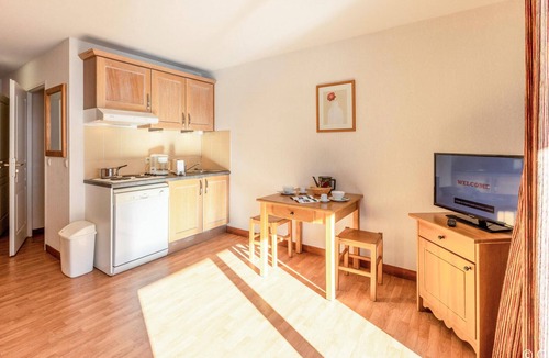 Les Bottieres Apartment | Nice apartment in Saint-Pancrace with sauna