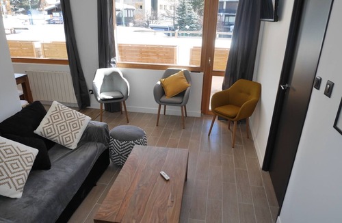 Mont-de-Lans Apartment | Nice modern apartment, center, ski departure 150m, 18/20 pers, equipment discount