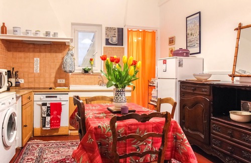 Carabacel Apartment | Old Town Nice Family APT Spacious 2BR; A/C 3 min walk Beach cafes shops tram