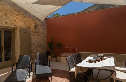 Cabrieres-d'Avignon Apartment | Olivier Apartment with Pool, Mountain View, Wi-Fi, and Air Conditioning