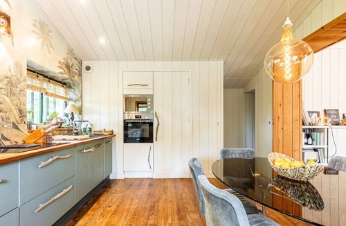 La Cotiniere Apartment | On the West Coast of the Ile D'Oléron, 200 meters from the ocean and 600 meters from the famous port of La Cotinière, this wood-clad villa is a true refuge of calm, gentleness and hospitality, in the calm of a garden with a garden of trees.