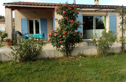Maubec Villa | PAISIBLE VILLA WITH SWIMMING POOL AT THE FOOTS OF THE LUBERON for 6 people.