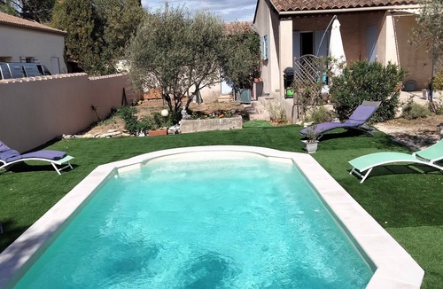 Maubec Villa | PAISIBLE VILLA WITH SWIMMING POOL AT THE FOOTS OF THE LUBERON for 6 people.