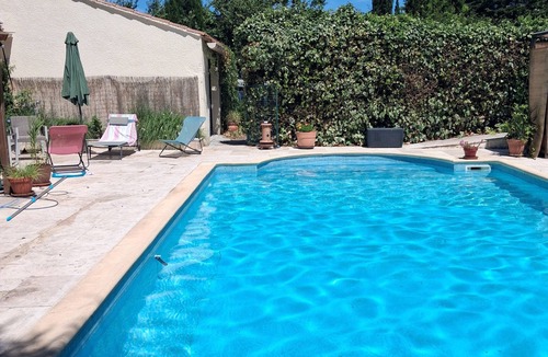 Eyragues Apartment | Peace and relaxation in the heart of Provence